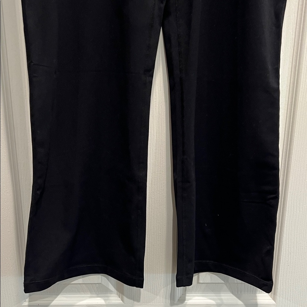 Elegant Black Women's flared Leggings - Picture 6 of 11